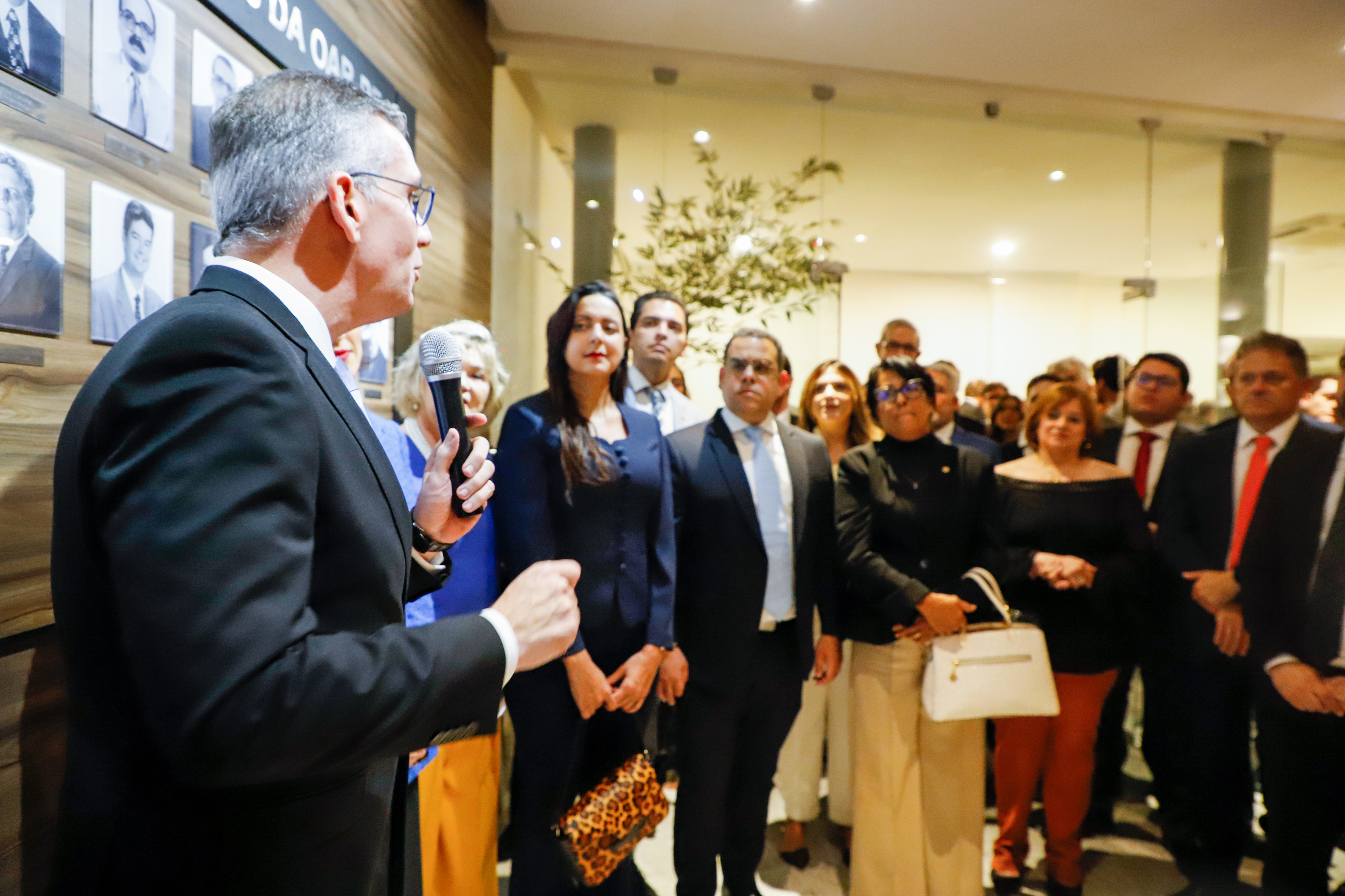 Aposi&ccedil;&atilde;o da placa de Bruno Baptista na OAB Pernambuco