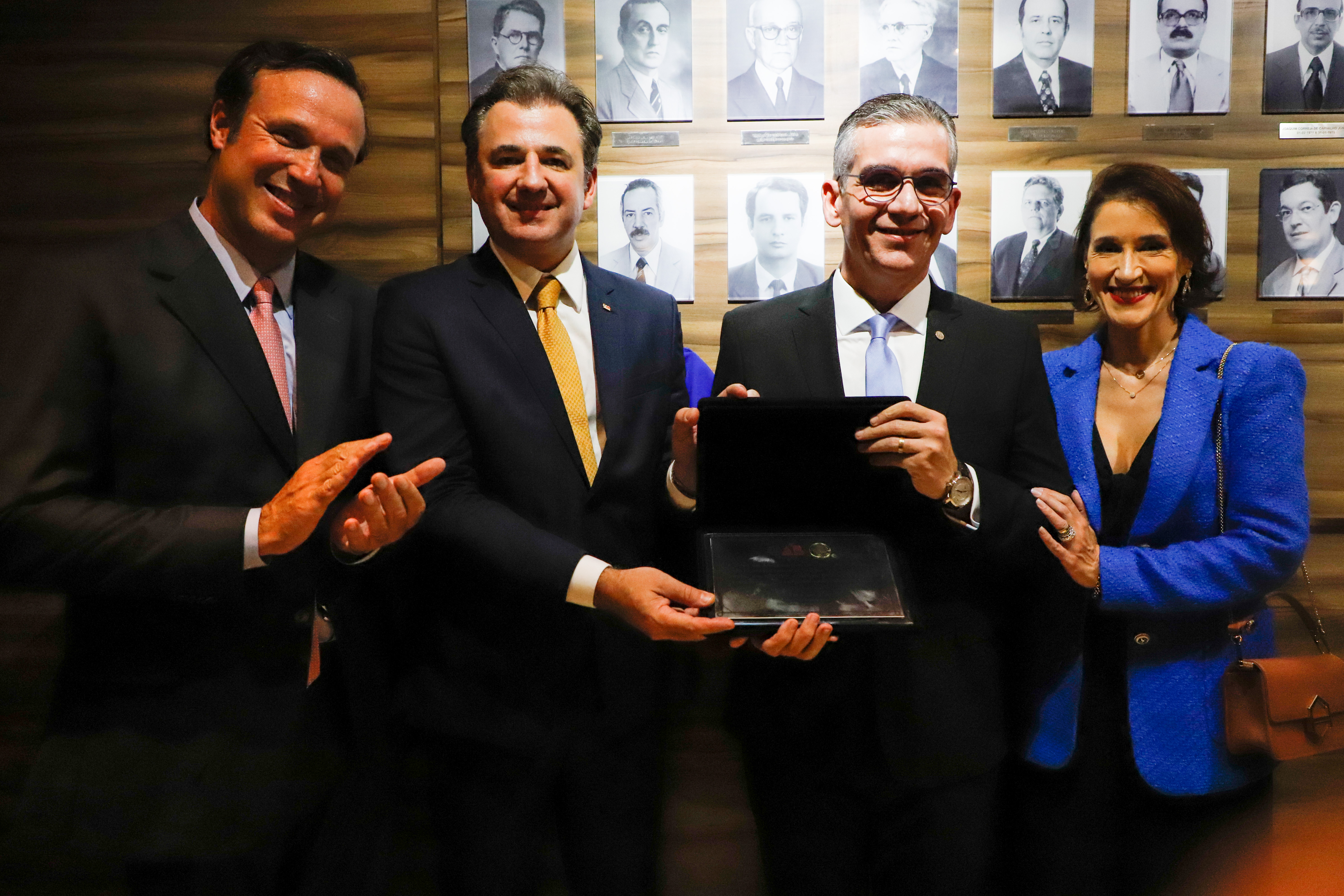 Aposi&ccedil;&atilde;o da placa de Bruno Baptista na OAB Pernambuco