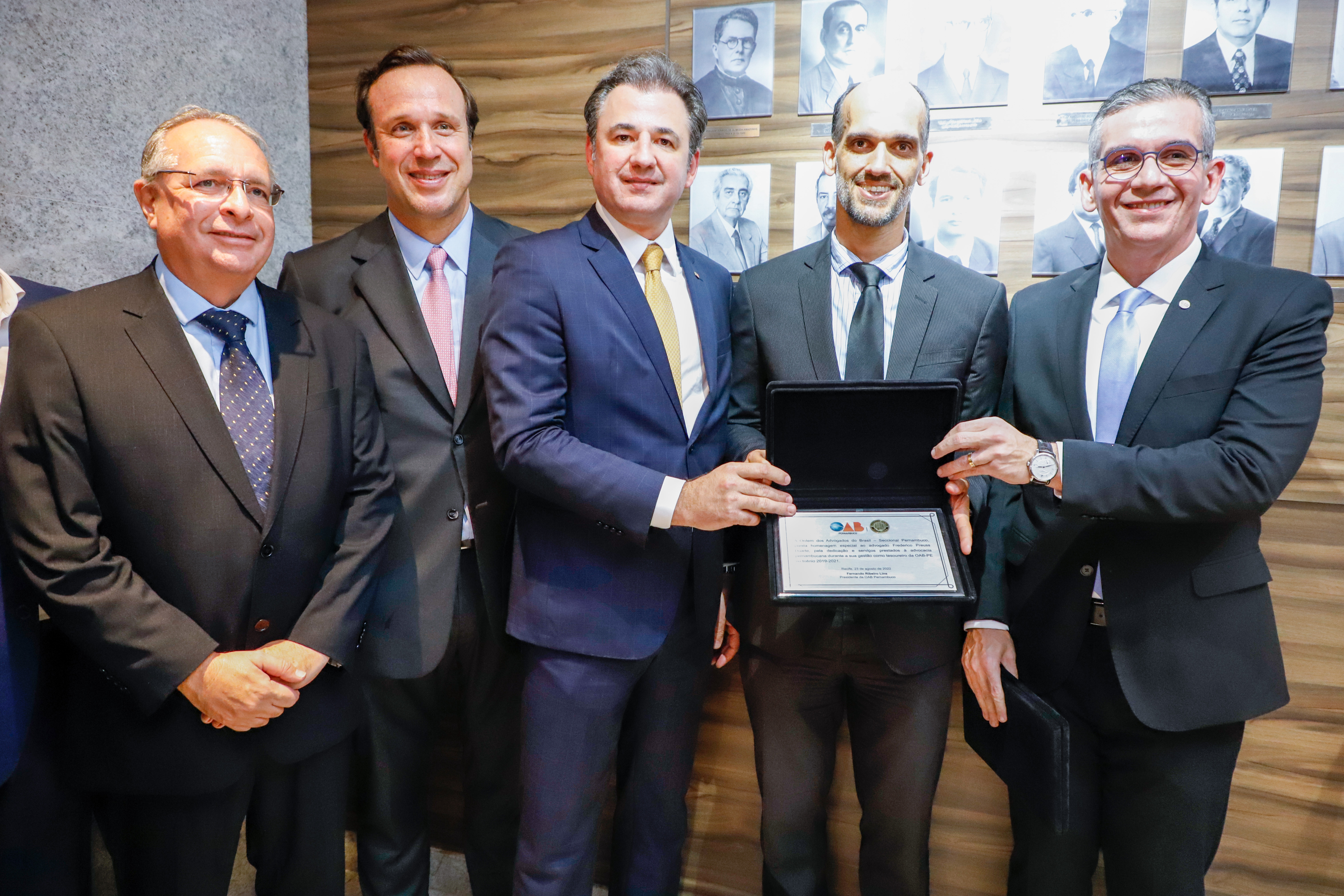 Aposi&ccedil;&atilde;o da placa de Bruno Baptista na OAB Pernambuco