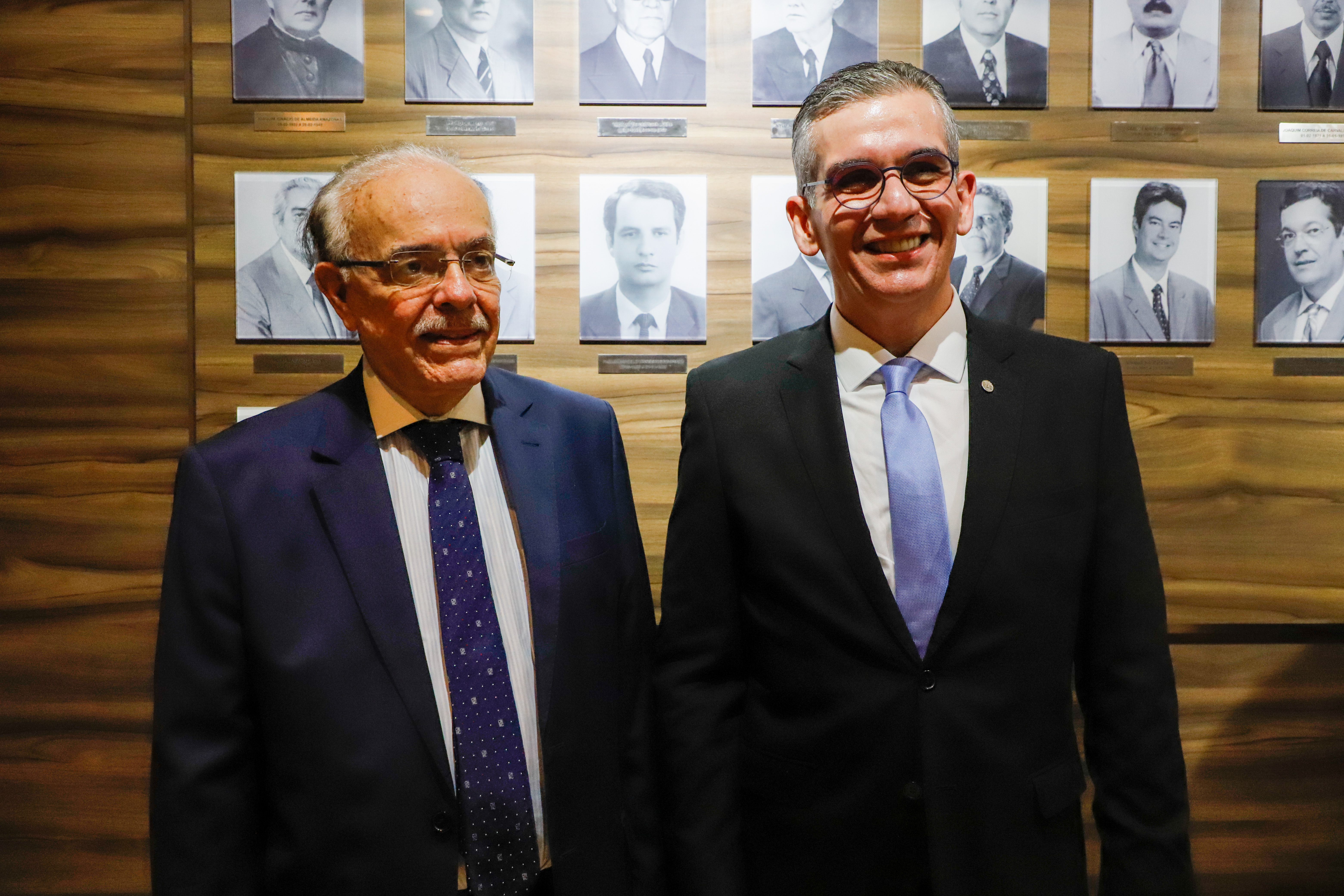 Aposi&ccedil;&atilde;o da placa de Bruno Baptista na OAB Pernambuco