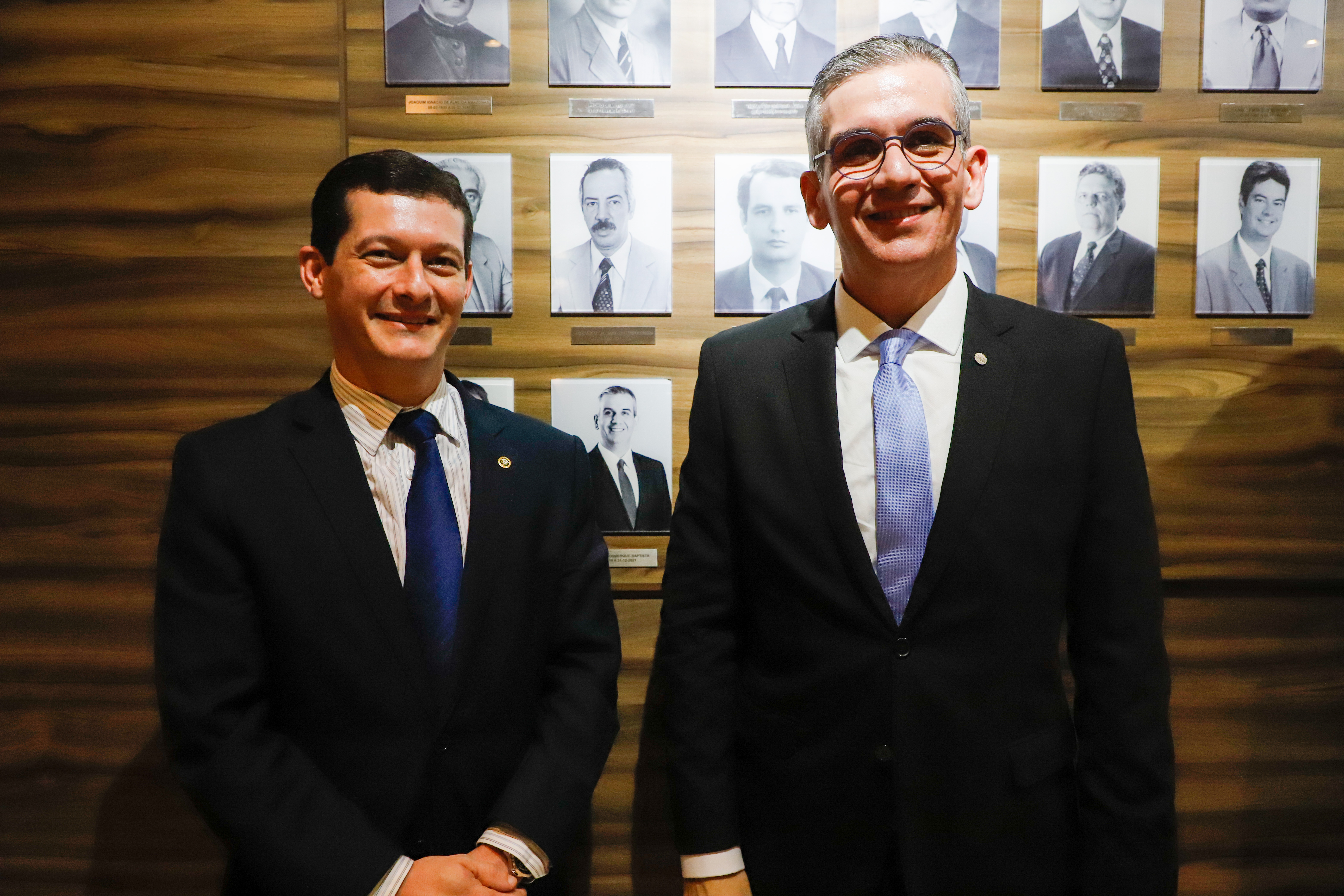 Aposi&ccedil;&atilde;o da placa de Bruno Baptista na OAB Pernambuco