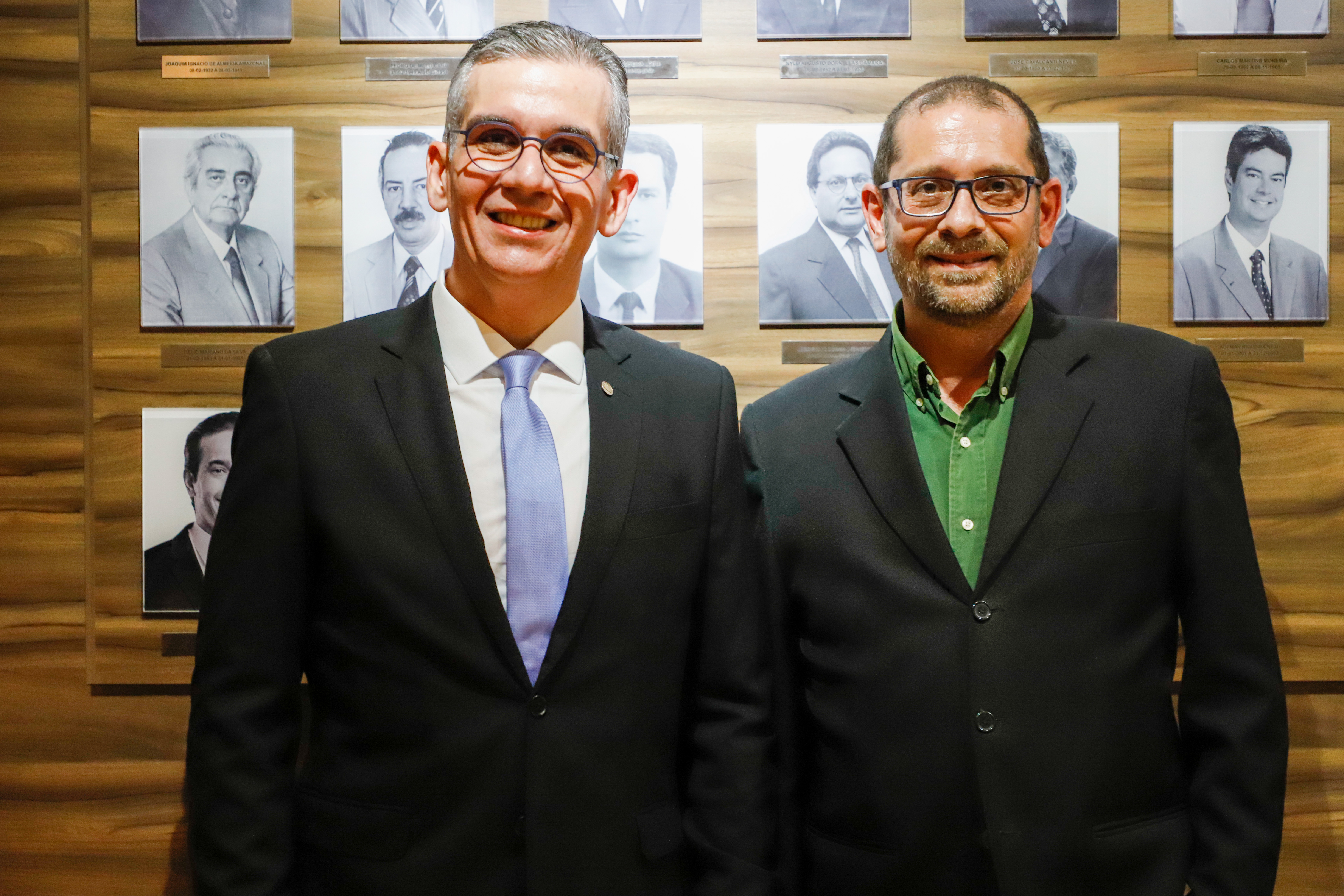 Aposi&ccedil;&atilde;o da placa de Bruno Baptista na OAB Pernambuco