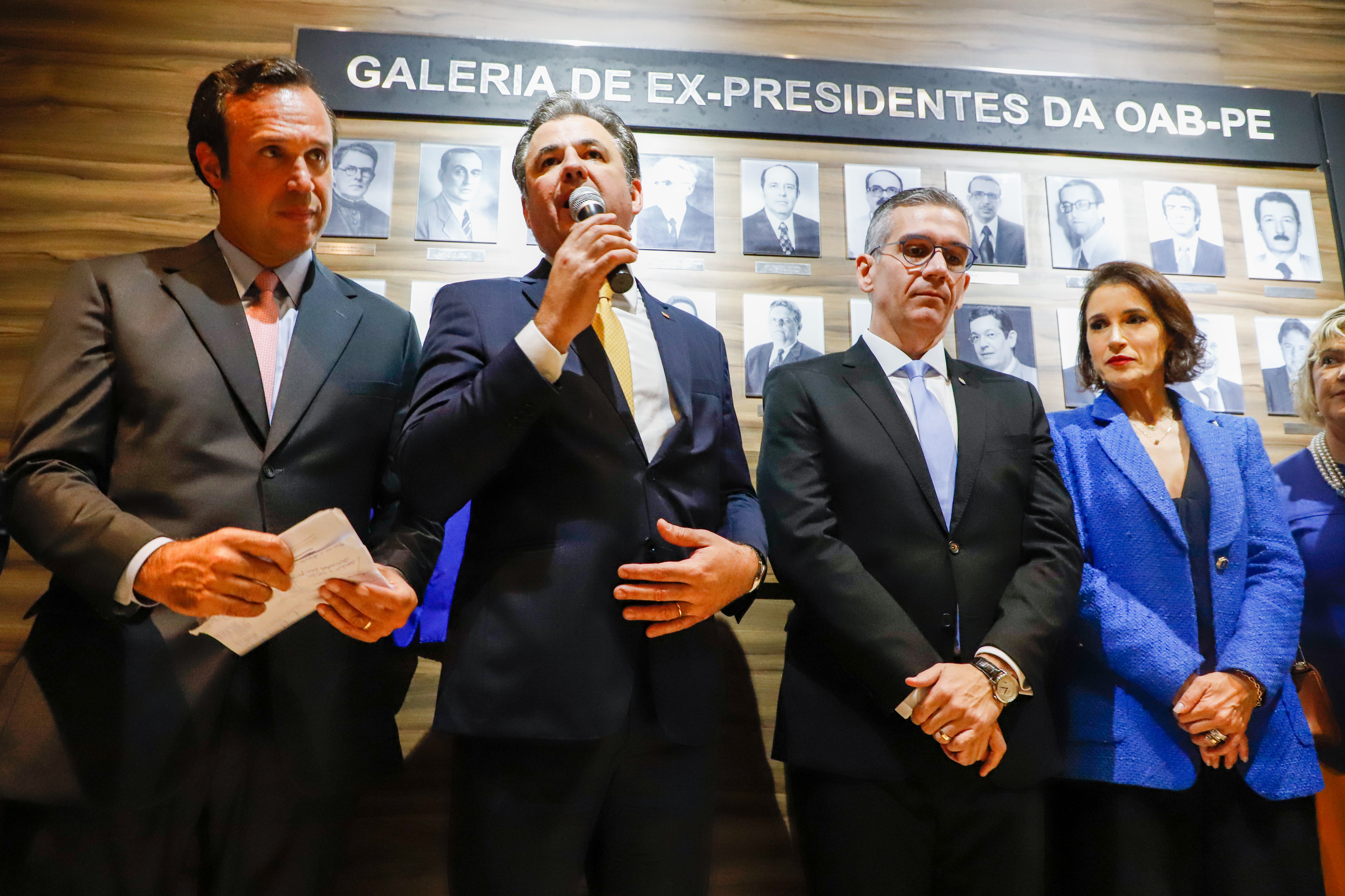 Aposi&ccedil;&atilde;o da placa de Bruno Baptista na OAB Pernambuco