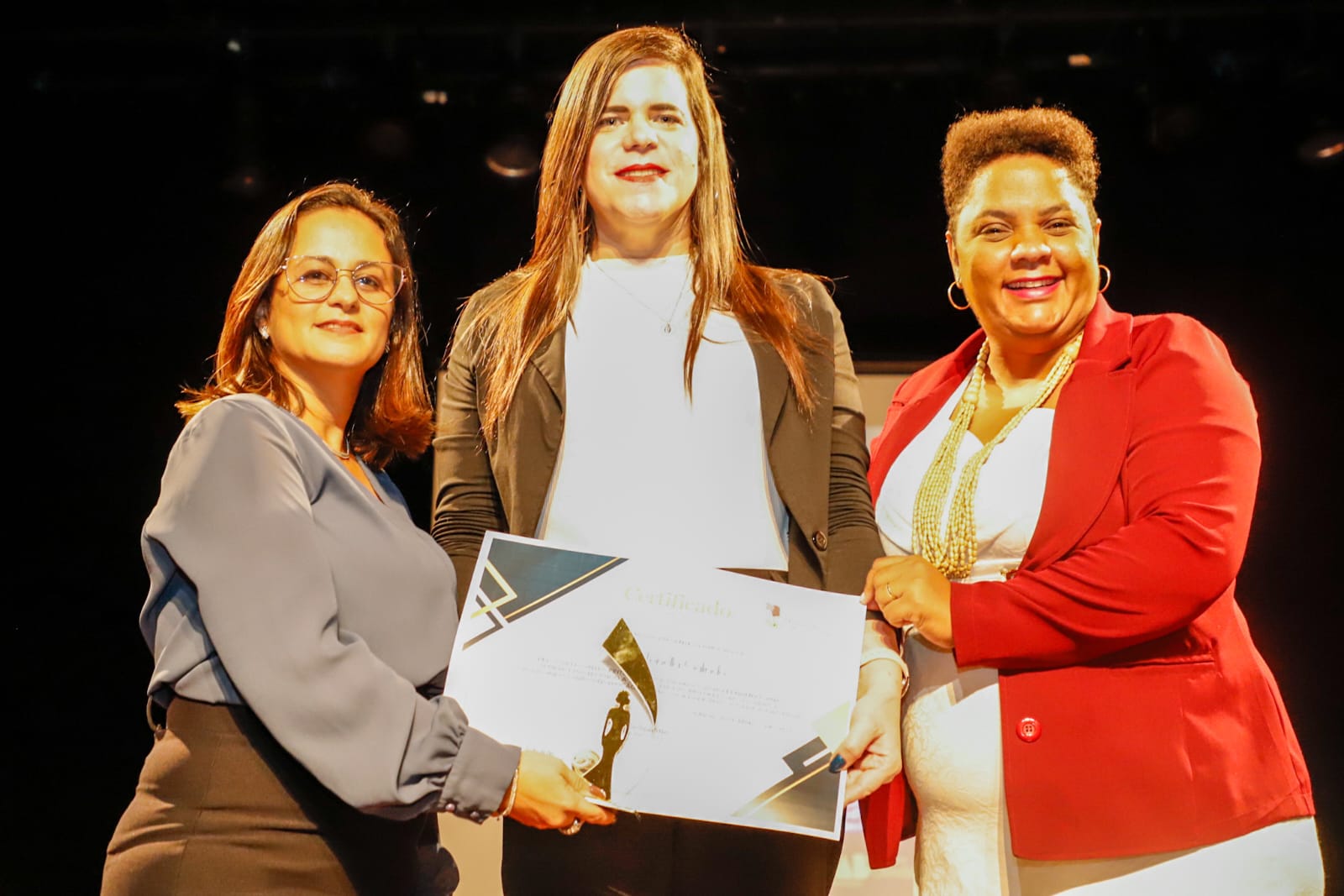 Secret&aacute;ria geral adjunta da OAB-PE &eacute; homenageada no Pr&ecirc;mio Myrthes Gomes de Campos 2023