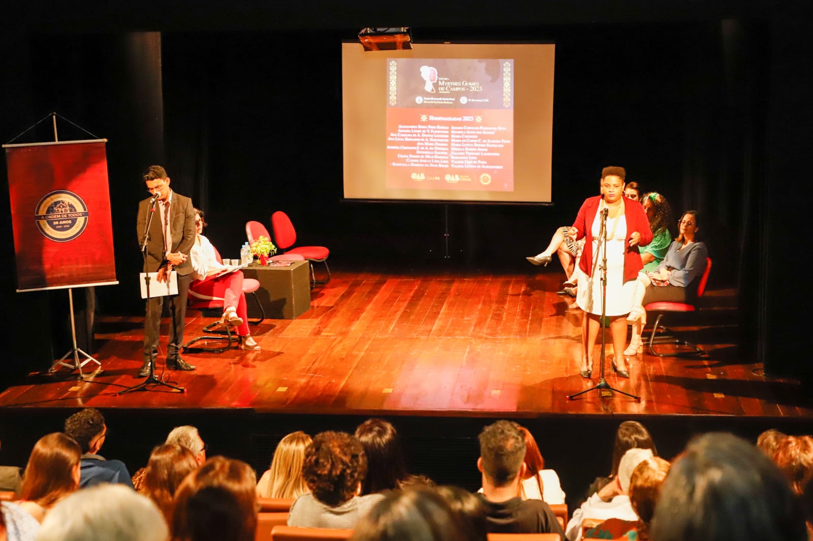 Secret&aacute;ria geral adjunta da OAB-PE &eacute; homenageada no Pr&ecirc;mio Myrthes Gomes de Campos 2023