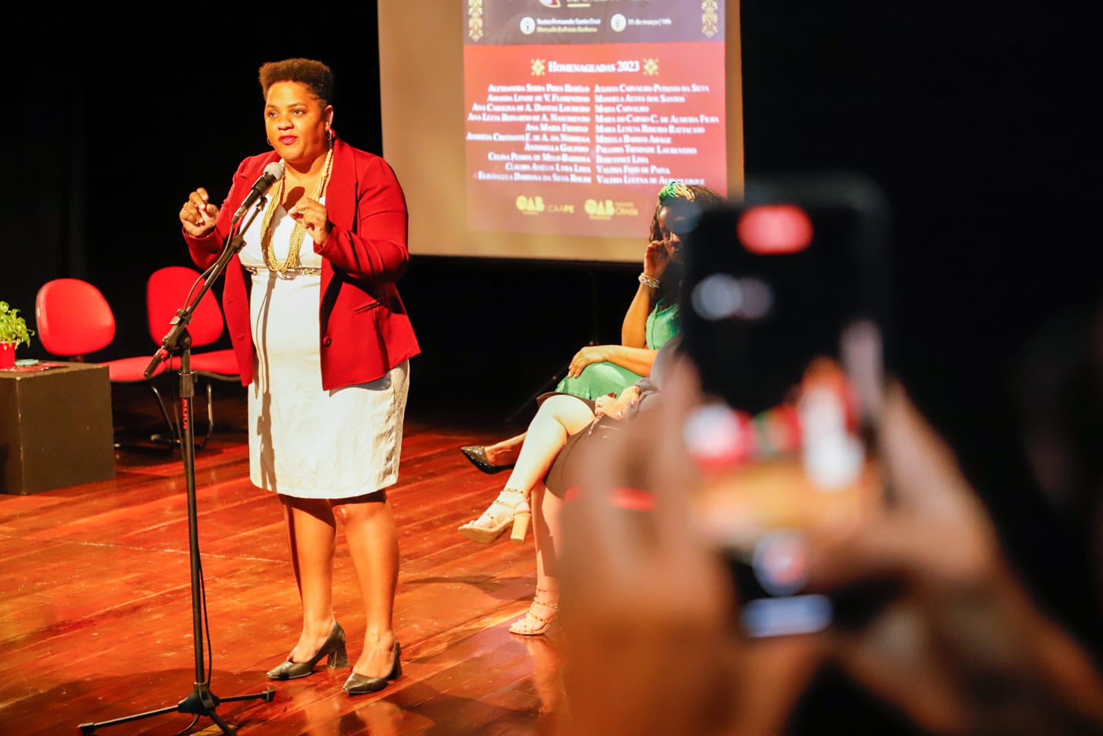 Secret&aacute;ria geral adjunta da OAB-PE &eacute; homenageada no Pr&ecirc;mio Myrthes Gomes de Campos 2023