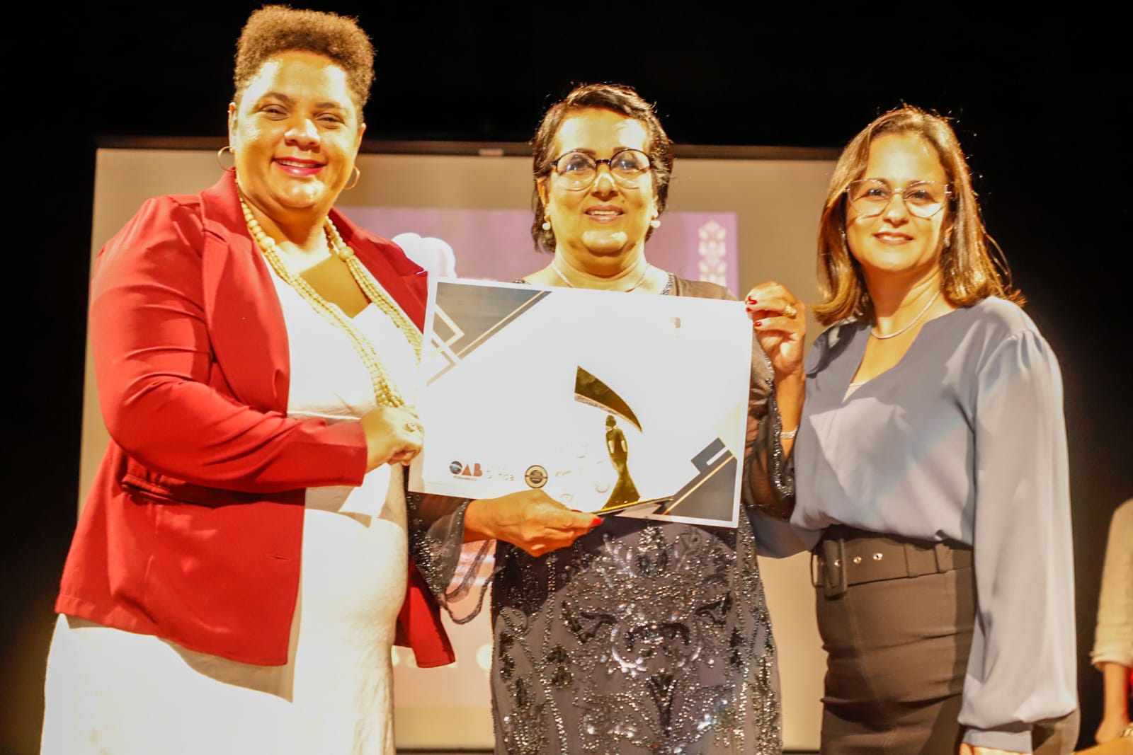Secret&aacute;ria geral adjunta da OAB-PE &eacute; homenageada no Pr&ecirc;mio Myrthes Gomes de Campos 2023