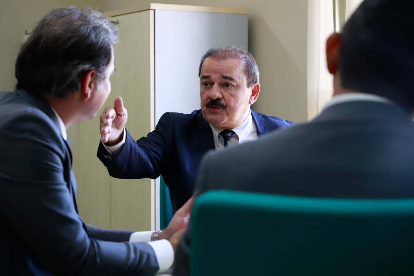 Fernando Ribeiro Lins em reuni&atilde;o com Corregedor Auxiliar da 1&ordf; Entr&acirc;ncia do TJPE
