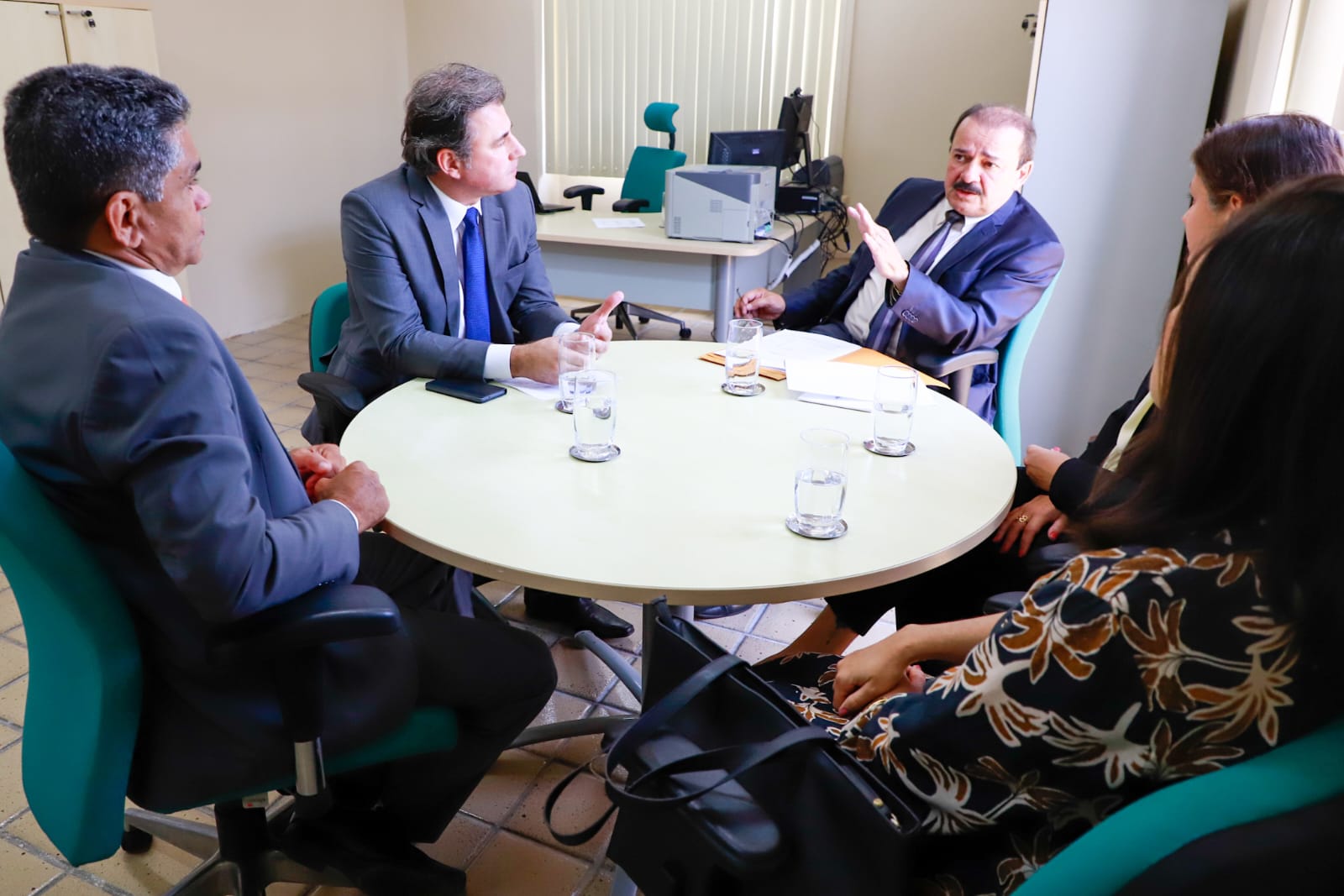 Fernando Ribeiro Lins em reuni&atilde;o com Corregedor Auxiliar da 1&ordf; Entr&acirc;ncia do TJPE