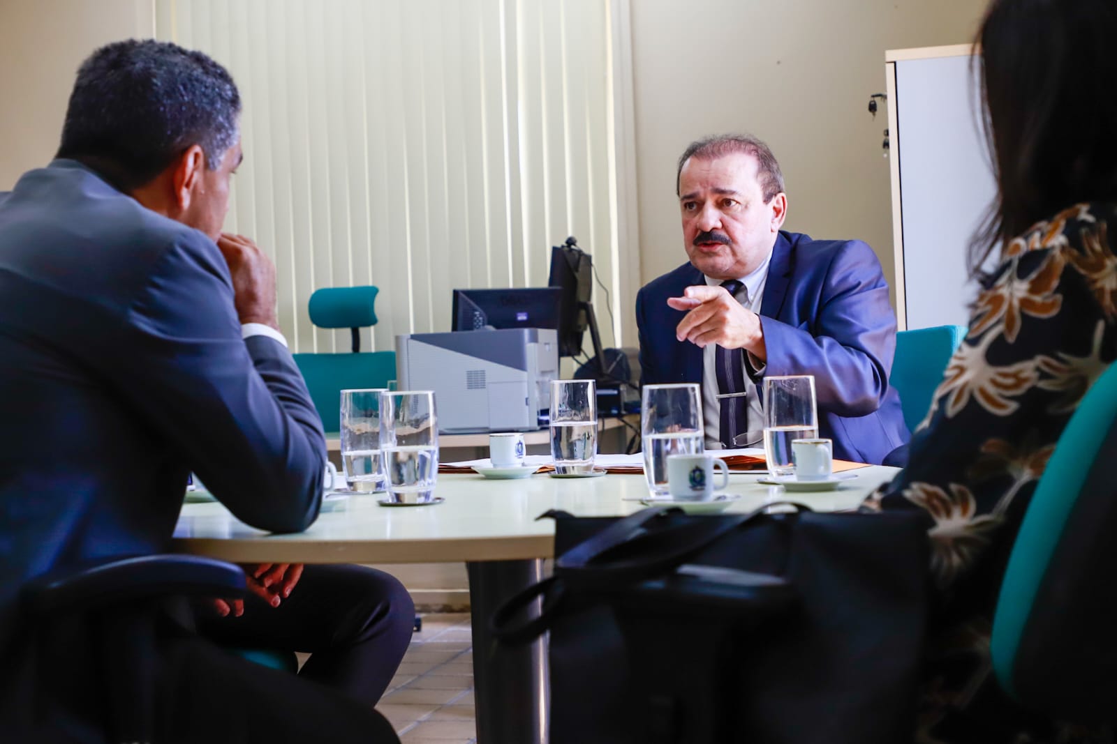 Fernando Ribeiro Lins em reuni&atilde;o com Corregedor Auxiliar da 1&ordf; Entr&acirc;ncia do TJPE