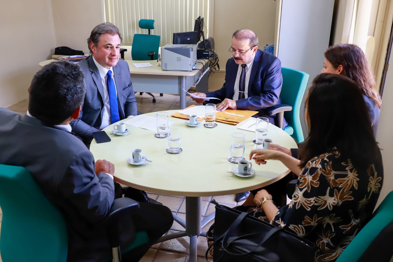 Fernando Ribeiro Lins em reuni&atilde;o com Corregedor Auxiliar da 1&ordf; Entr&acirc;ncia do TJPE