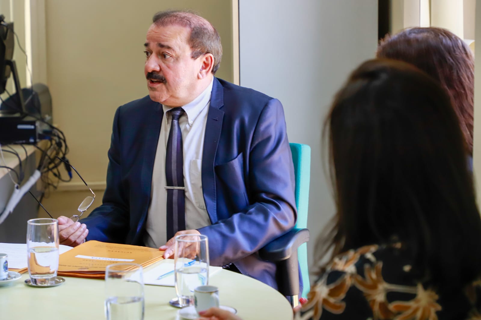 Fernando Ribeiro Lins em reuni&atilde;o com Corregedor Auxiliar da 1&ordf; Entr&acirc;ncia do TJPE