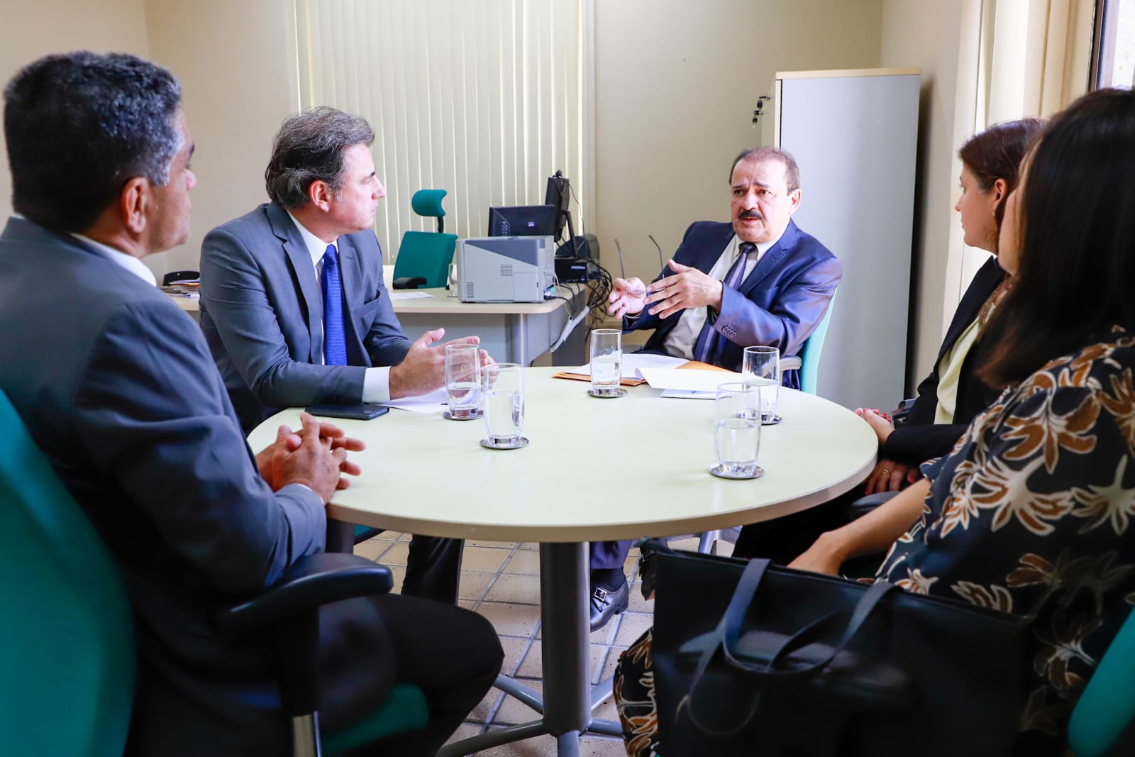 Fernando Ribeiro Lins em reuni&atilde;o com Corregedor Auxiliar da 1&ordf; Entr&acirc;ncia do TJPE