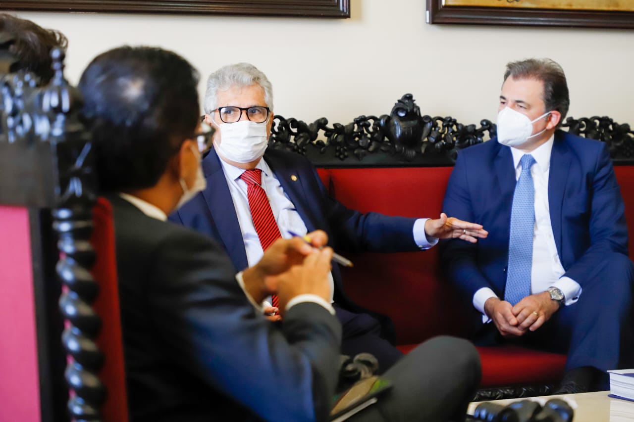 Fernando Ribeiro Lins leva demandas da advocacia da regi&atilde;o ao presidente do TJPE