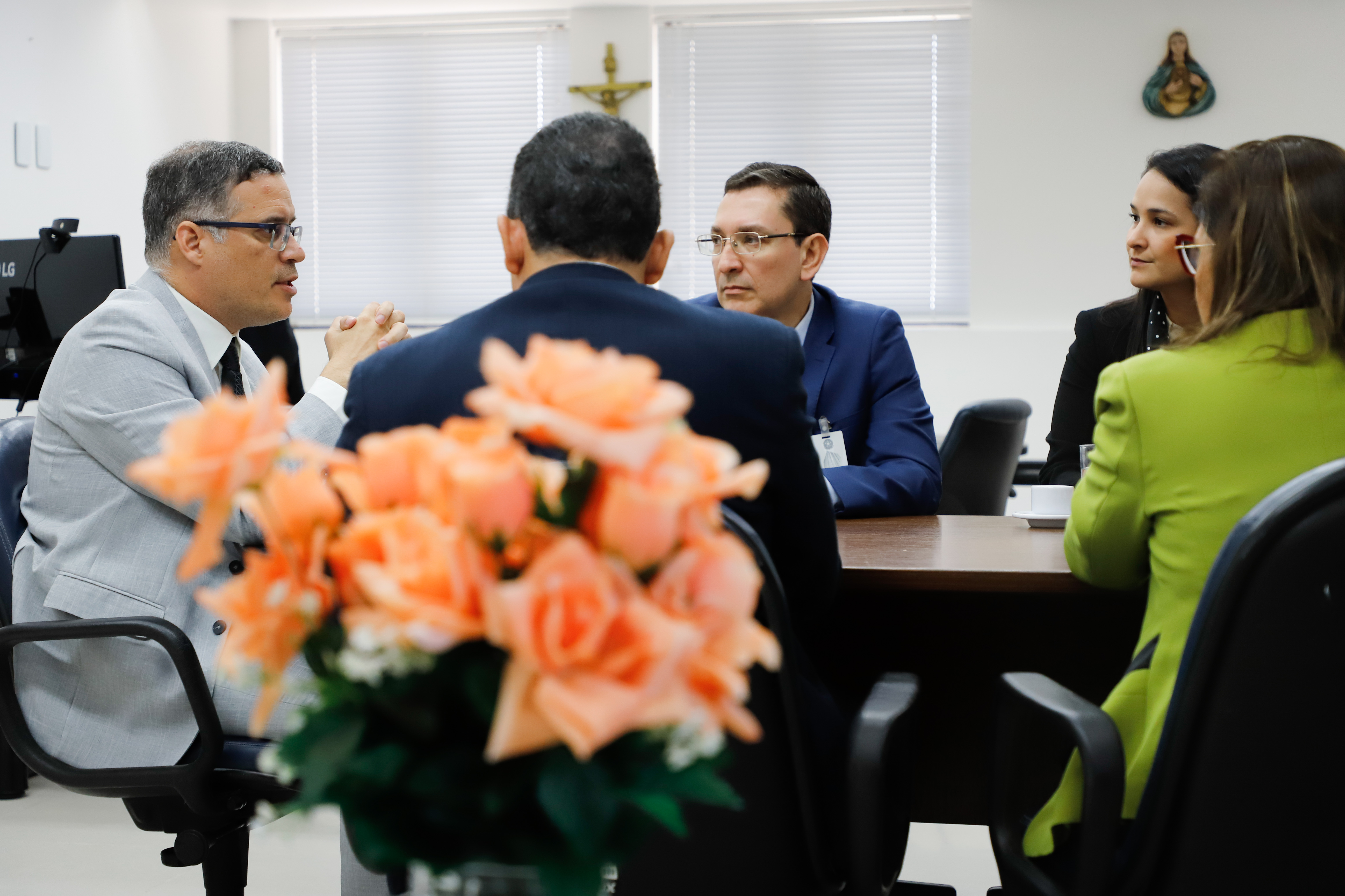 A Vice-presidente da OAB-PE Ingrid Zanella em reuni&atilde;o com a presidente em exerc&iacute;cio do TRT6 Nise Pedroso Lins