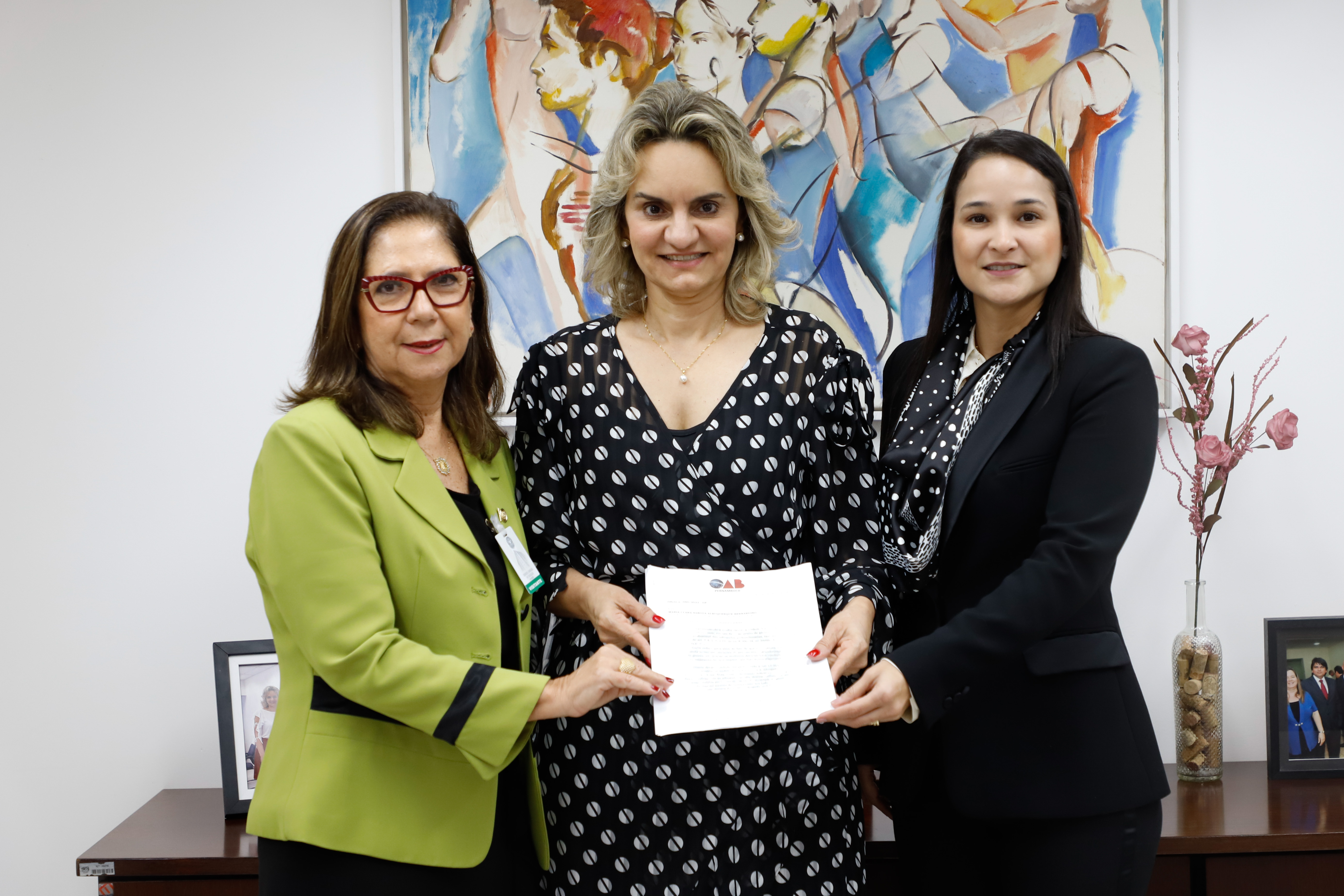 A Vice-presidente da OAB-PE Ingrid Zanella em reuni&atilde;o com a presidente em exerc&iacute;cio do TRT6 Nise Pedroso Lins