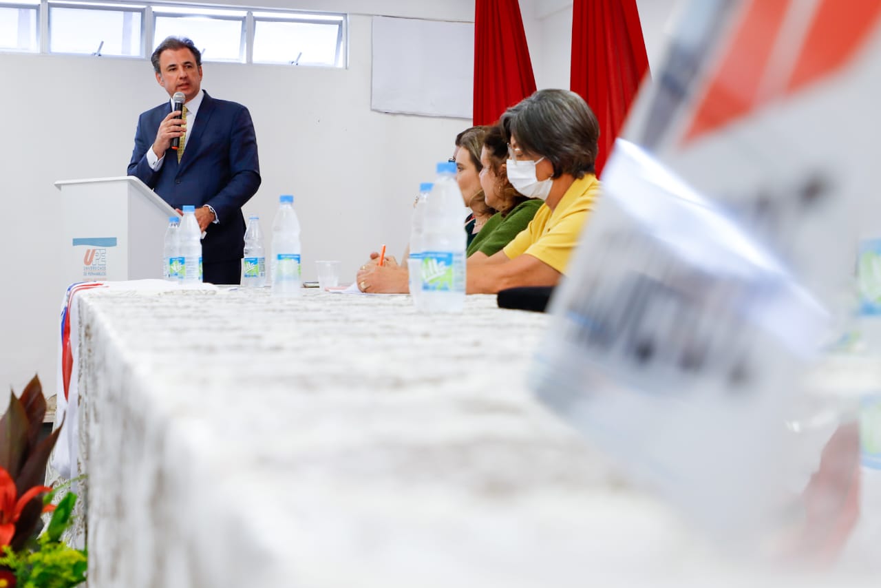 OAB-PE entrega Selo OAB Recomenda &agrave; Universidade de Pernambuco Campus Arcoverde
