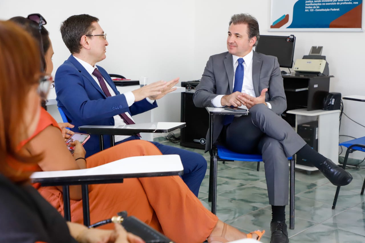 Visita &agrave; sede da OAB Palmares