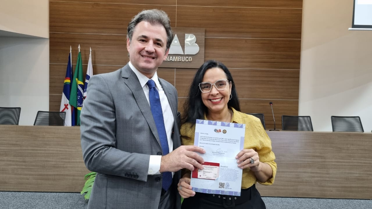 Entrega de carteiras aos novos advogados e advogadas