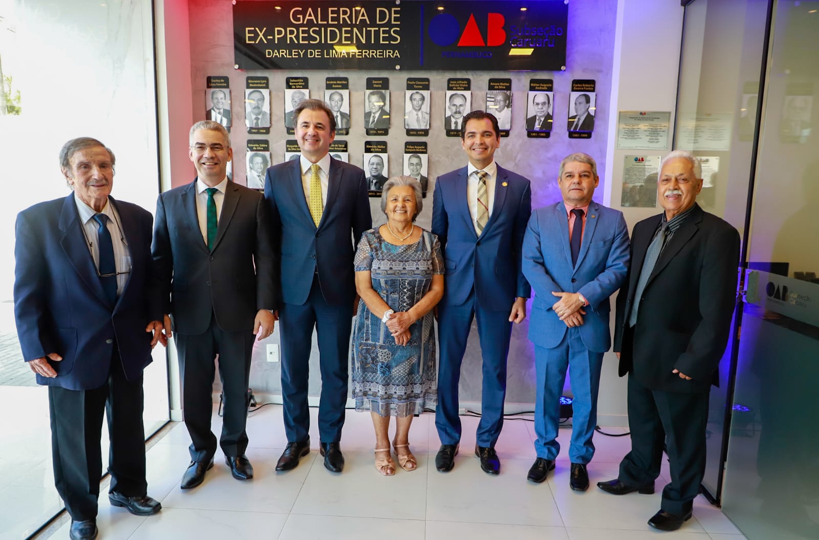 Fernando Ribeiro Lins prestigia inaugura&ccedil;&atilde;o de Galeria de ex-presidentes da OAB Caruaru