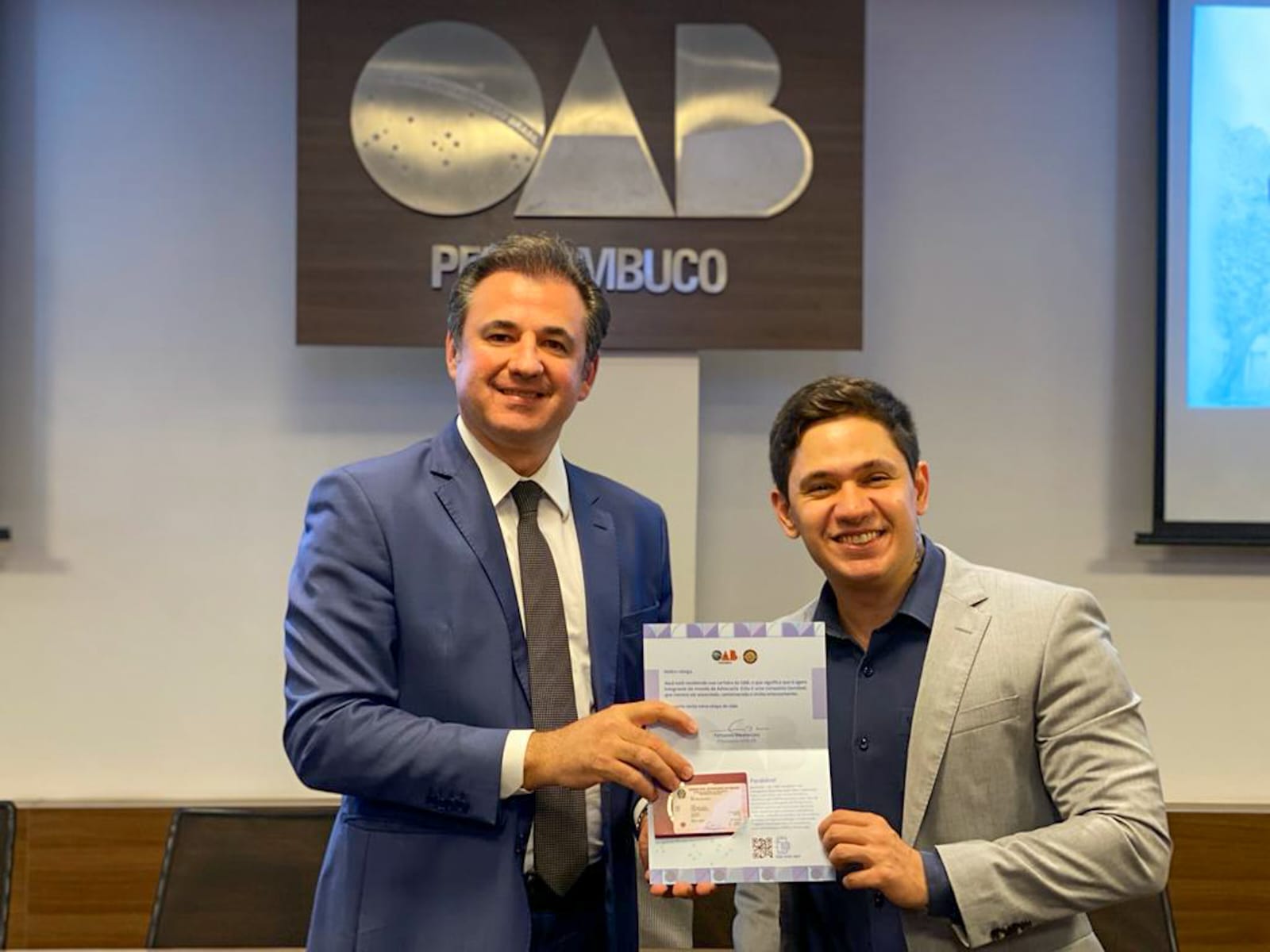 Entrega de carteiras aos novos advogados e advogadas