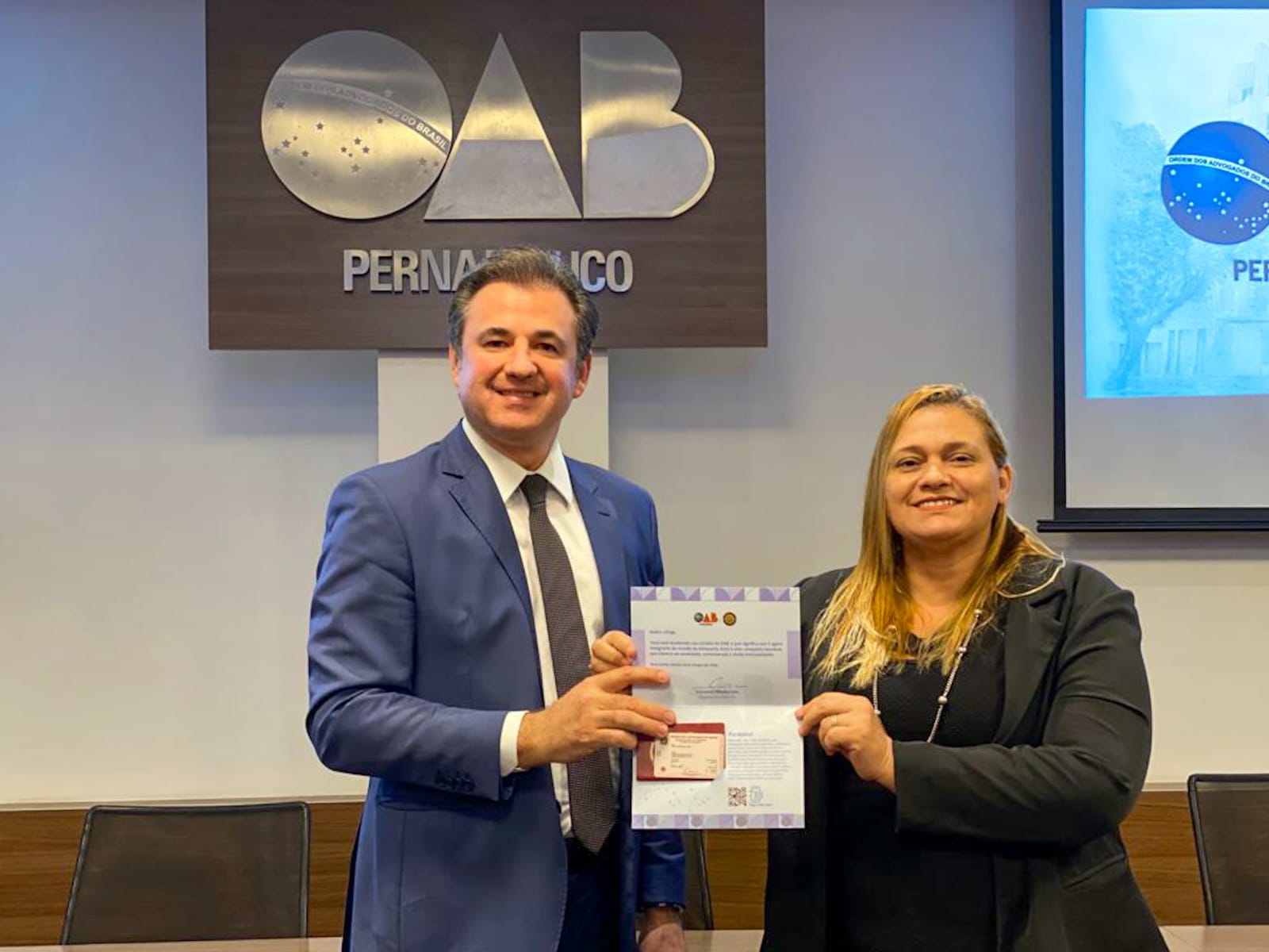 Entrega de carteiras aos novos advogados e advogadas