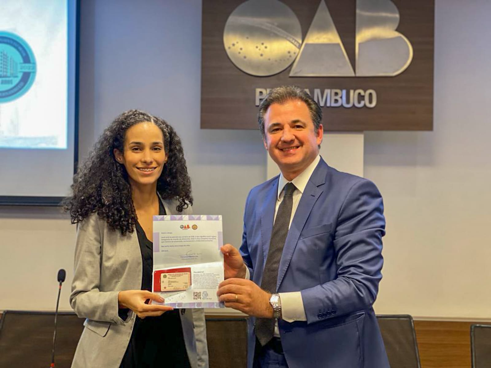 Entrega de carteiras aos novos advogados e advogadas
