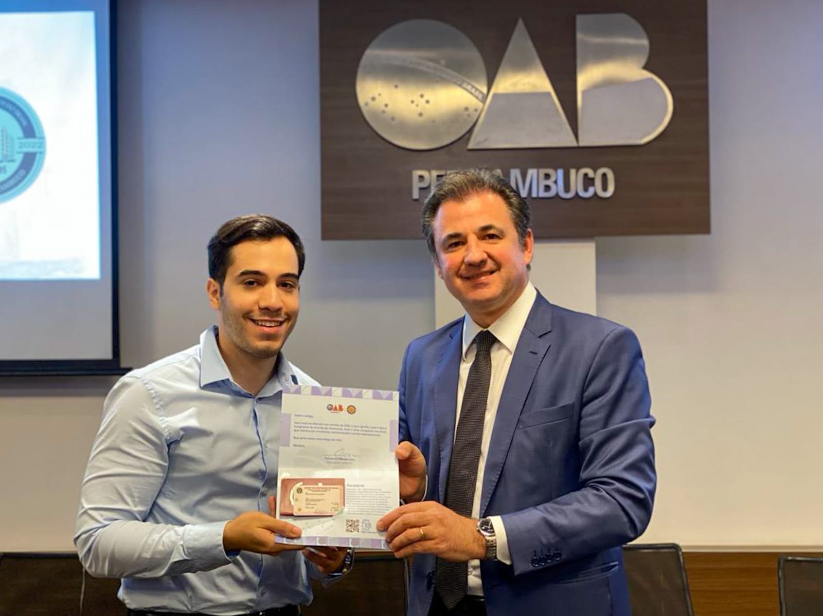 Entrega de carteiras aos novos advogados e advogadas