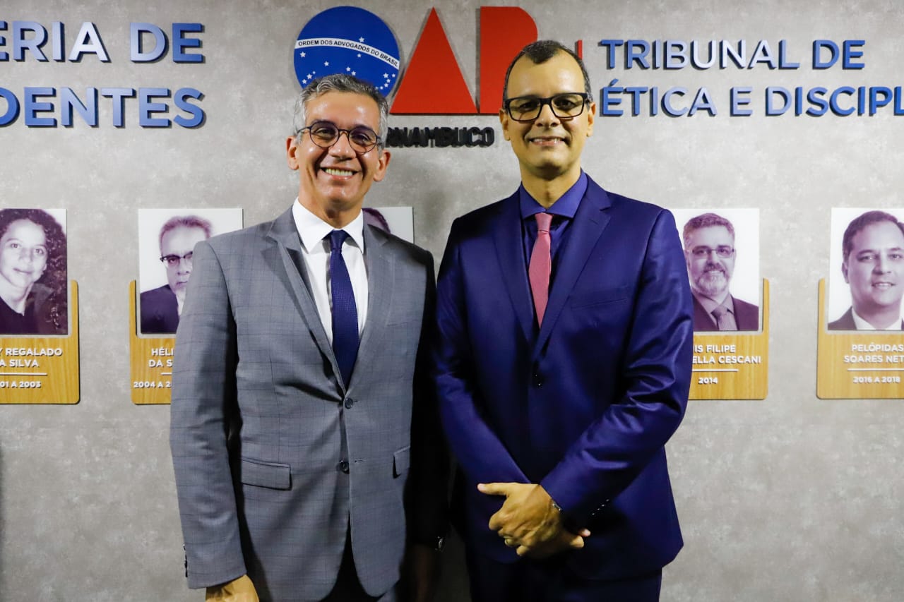 Aposi&ccedil;&atilde;o da foto do advogado Marcus Lins na galeria do TED