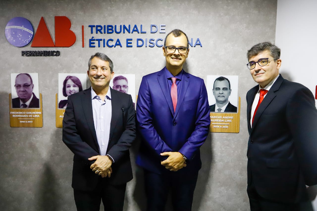 Aposi&ccedil;&atilde;o da foto do advogado Marcus Lins na galeria do TED