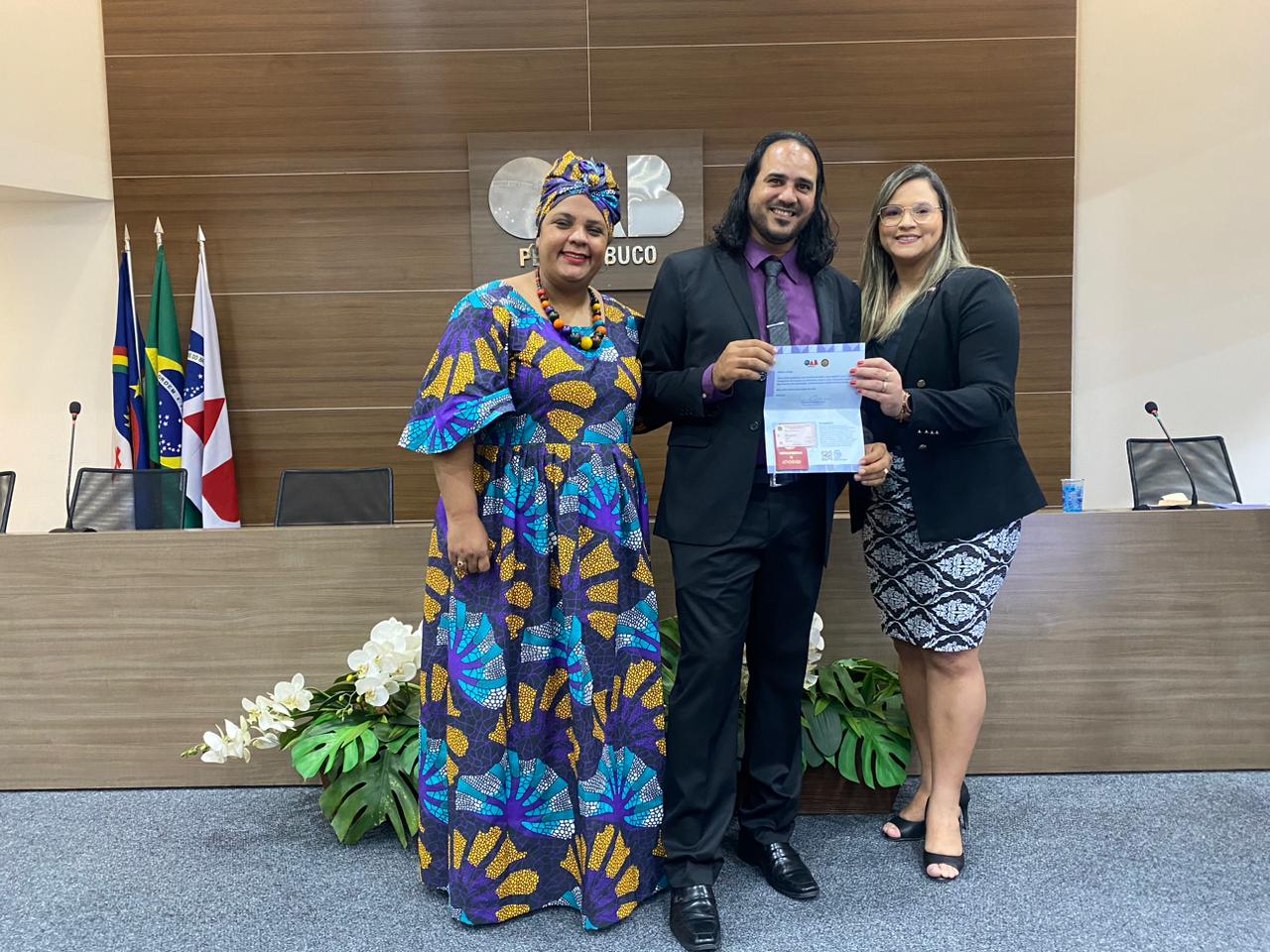 Entrega de carteiras aos novos advogados e advogadas