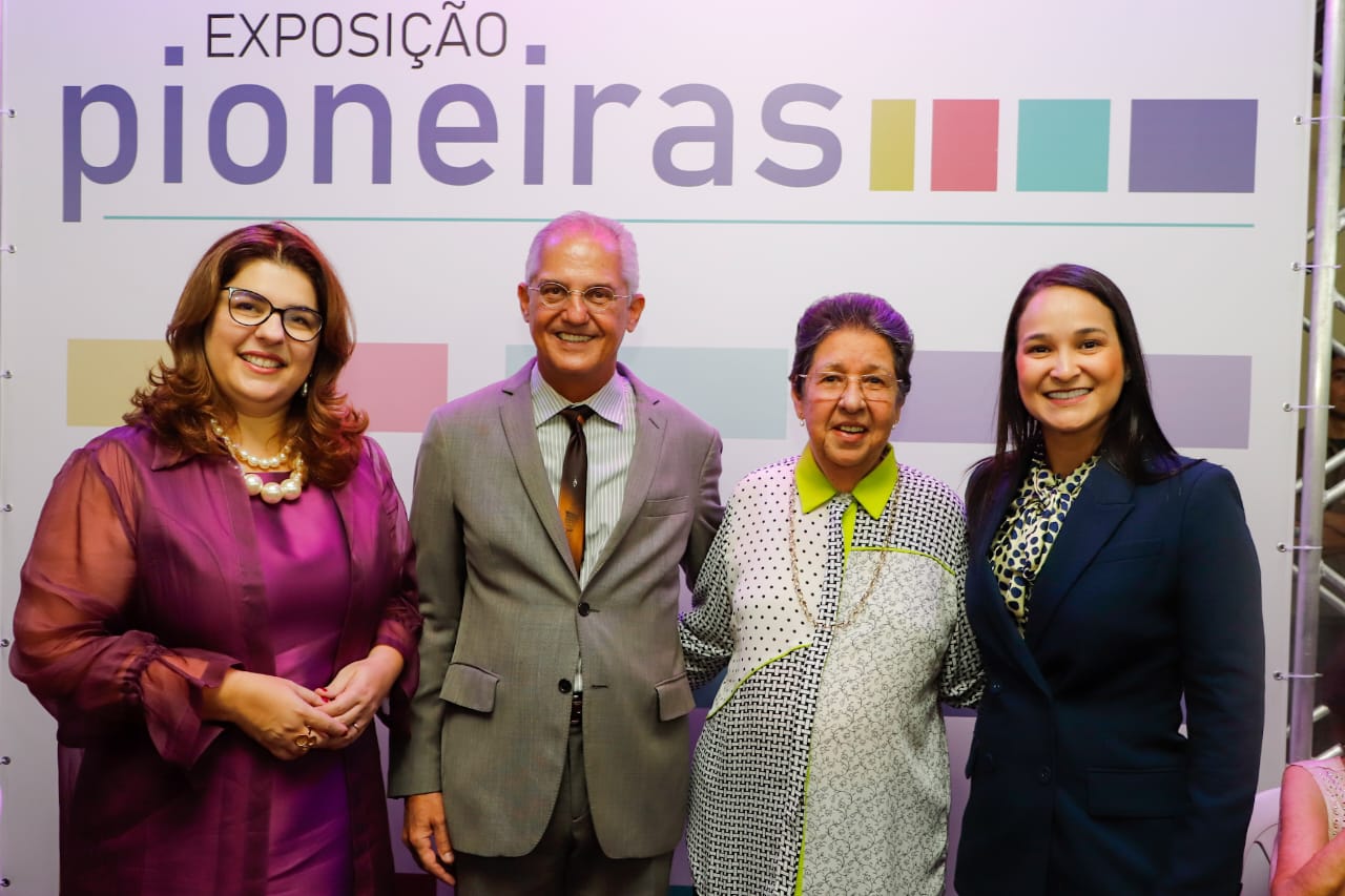 Ingrid Zanella &eacute; homenageada na Exposi&ccedil;&atilde;o Pioneiras no TRE-PE