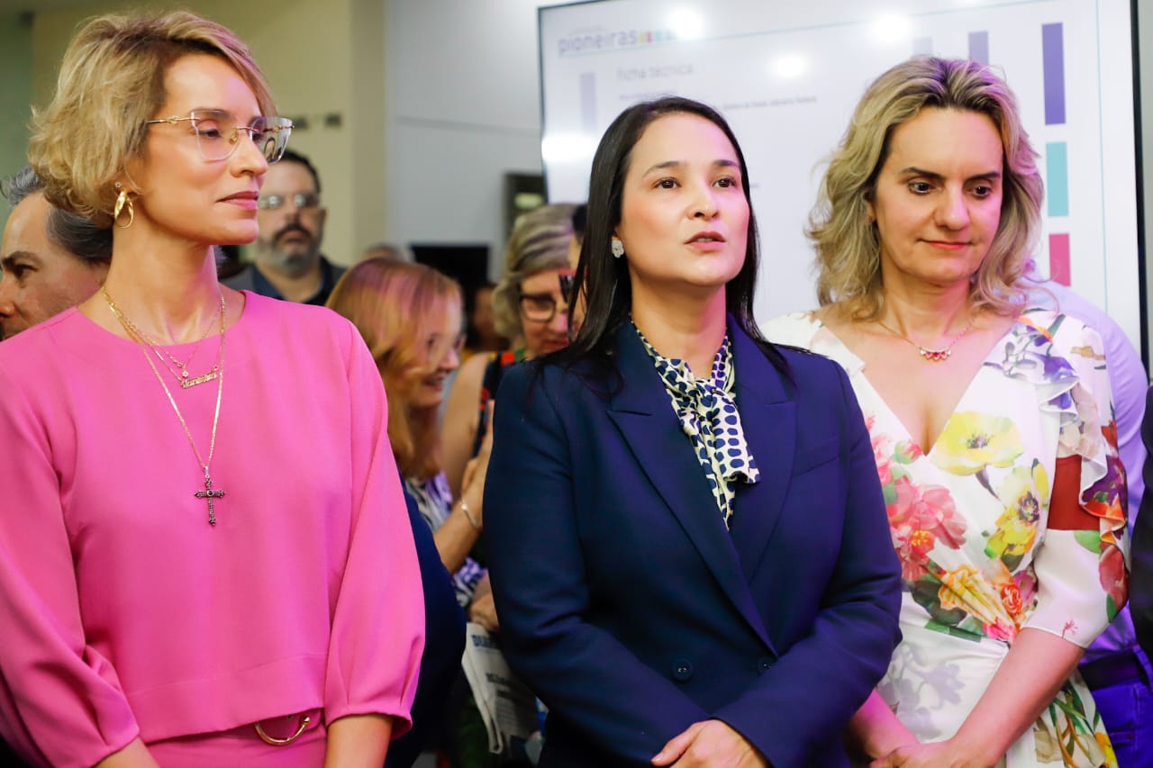 Ingrid Zanella &eacute; homenageada na Exposi&ccedil;&atilde;o Pioneiras no TRE-PE