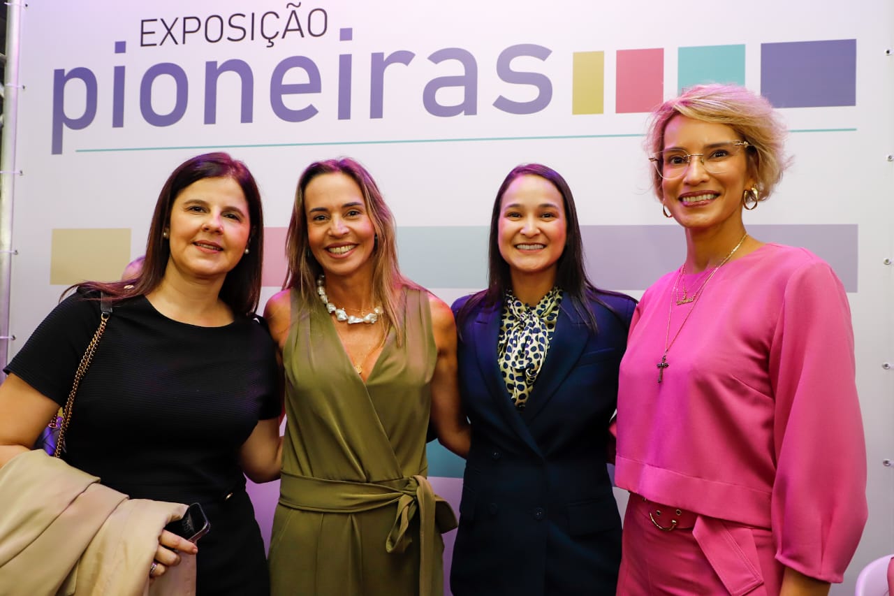 Ingrid Zanella &eacute; homenageada na Exposi&ccedil;&atilde;o Pioneiras no TRE-PE