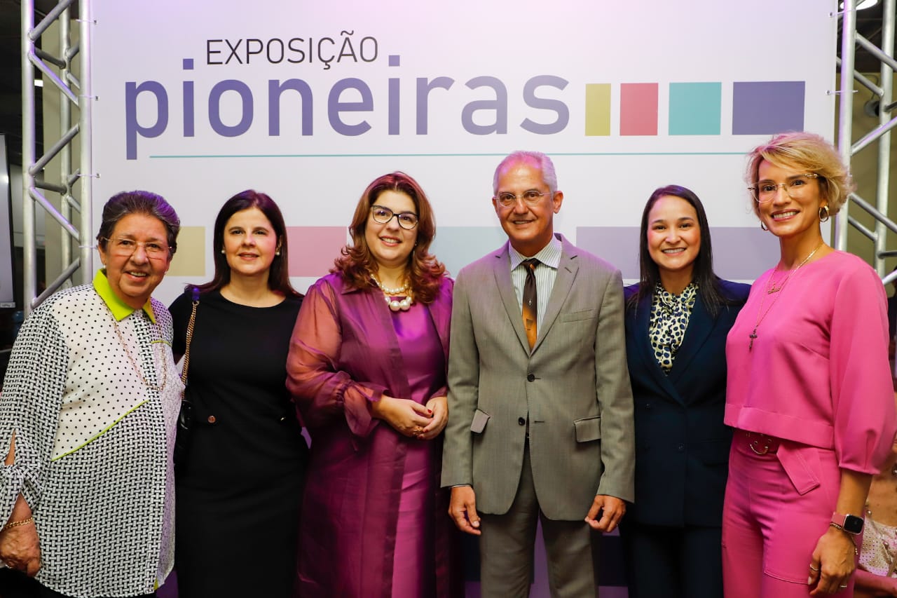 Ingrid Zanella &eacute; homenageada na Exposi&ccedil;&atilde;o Pioneiras no TRE-PE
