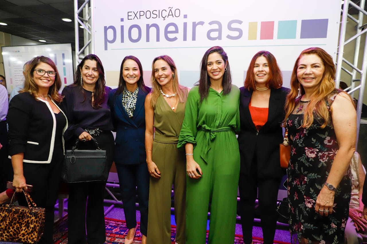 Ingrid Zanella &eacute; homenageada na Exposi&ccedil;&atilde;o Pioneiras no TRE-PE