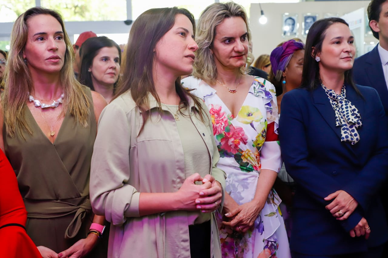 Ingrid Zanella &eacute; homenageada na Exposi&ccedil;&atilde;o Pioneiras no TRE-PE