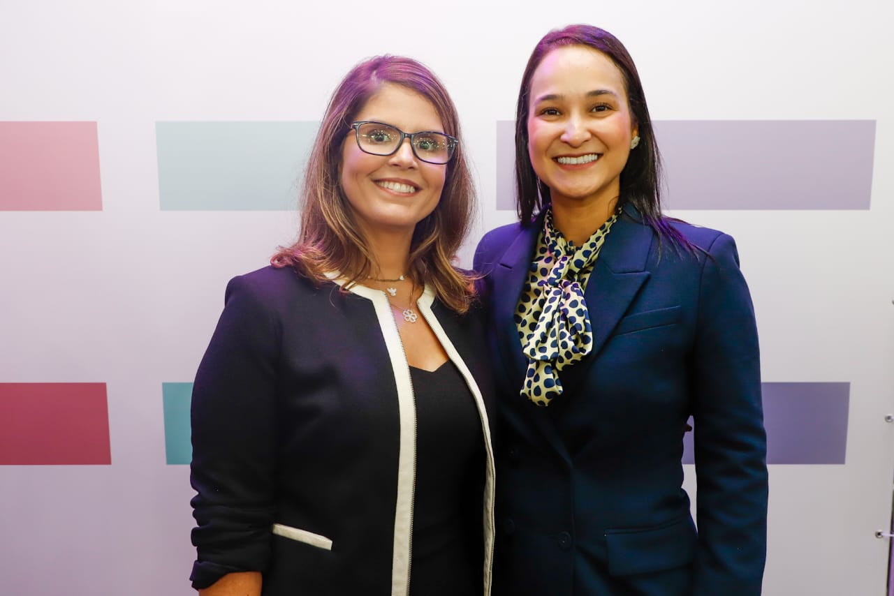 Ingrid Zanella &eacute; homenageada na Exposi&ccedil;&atilde;o Pioneiras no TRE-PE
