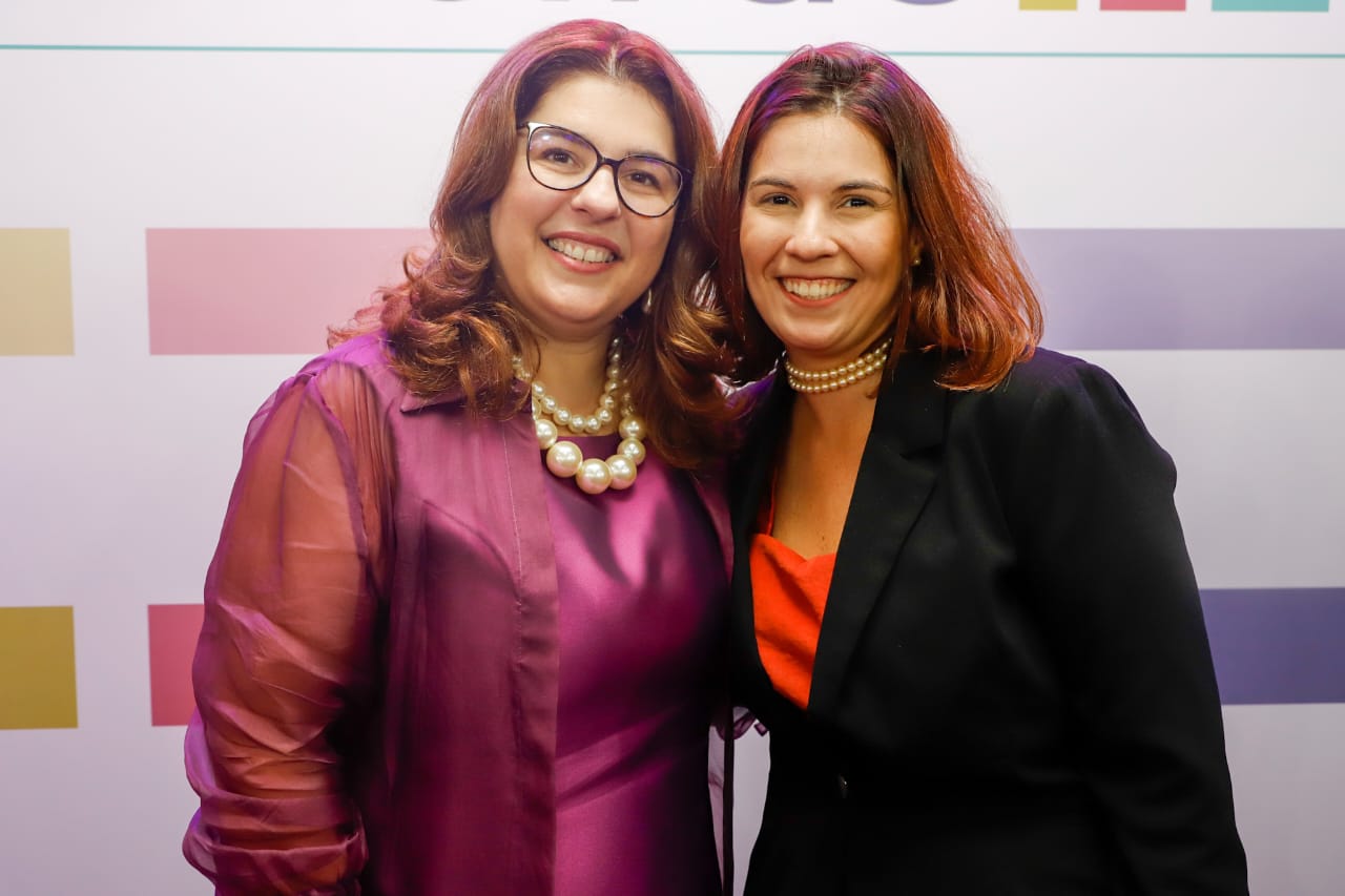 Ingrid Zanella &eacute; homenageada na Exposi&ccedil;&atilde;o Pioneiras no TRE-PE
