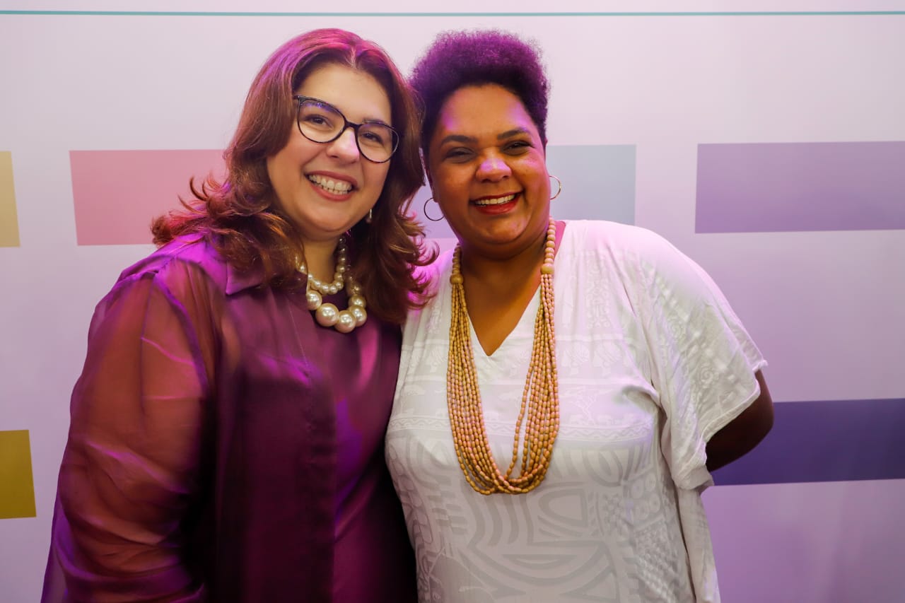 Ingrid Zanella &eacute; homenageada na Exposi&ccedil;&atilde;o Pioneiras no TRE-PE