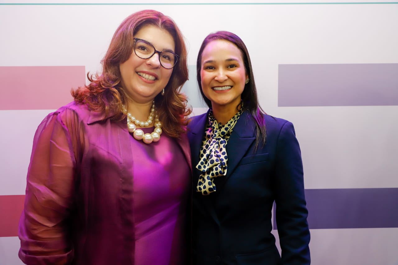 Ingrid Zanella &eacute; homenageada na Exposi&ccedil;&atilde;o Pioneiras no TRE-PE