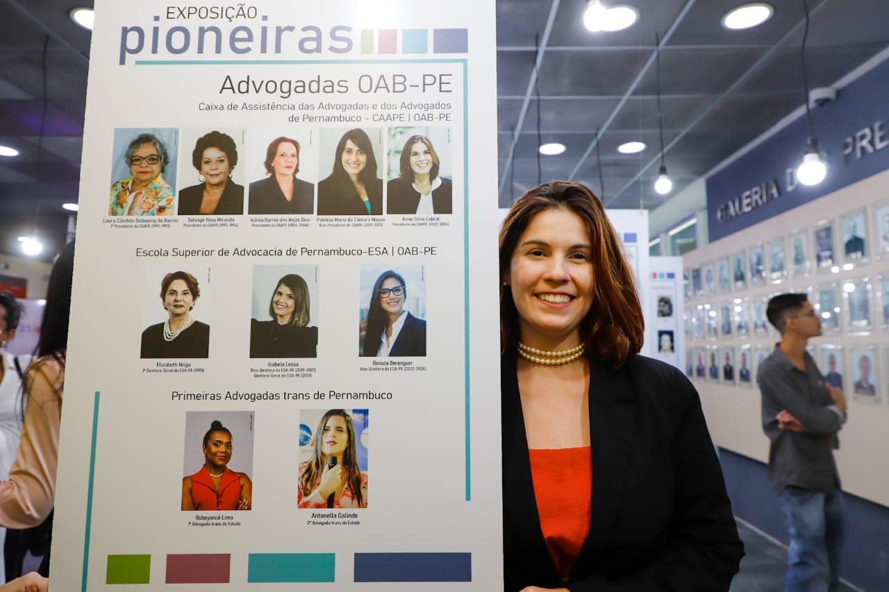 Ingrid Zanella &eacute; homenageada na Exposi&ccedil;&atilde;o Pioneiras no TRE-PE