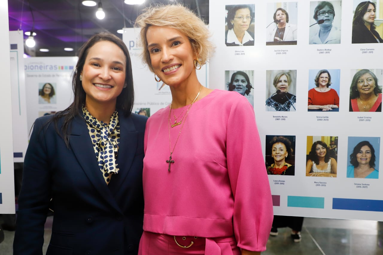 Ingrid Zanella &eacute; homenageada na Exposi&ccedil;&atilde;o Pioneiras no TRE-PE