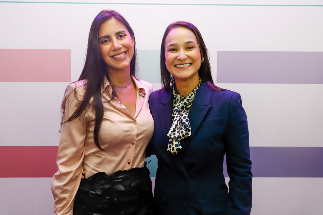 Ingrid Zanella &eacute; homenageada na Exposi&ccedil;&atilde;o Pioneiras no TRE-PE