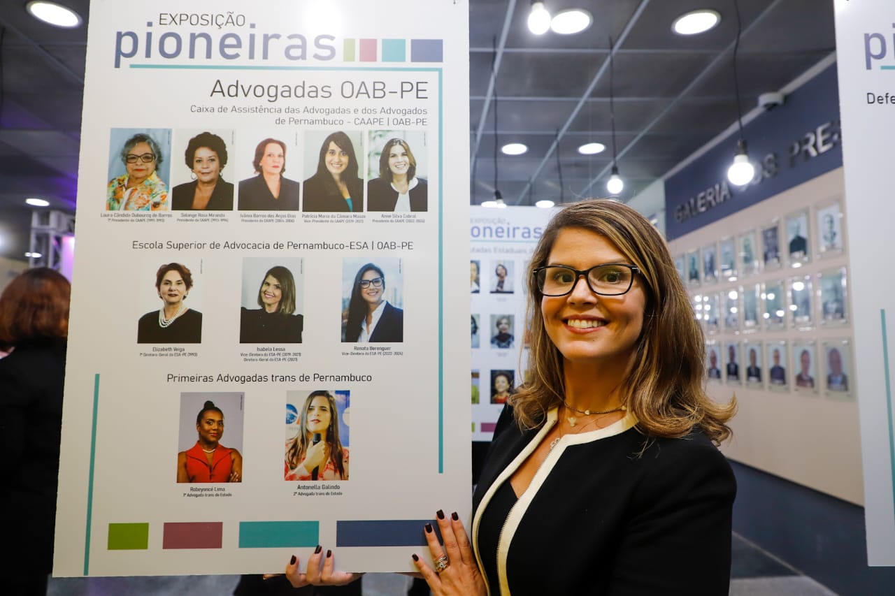 Ingrid Zanella &eacute; homenageada na Exposi&ccedil;&atilde;o Pioneiras no TRE-PE