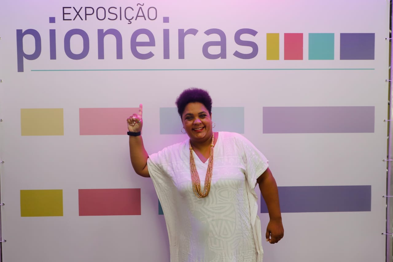 Ingrid Zanella &eacute; homenageada na Exposi&ccedil;&atilde;o Pioneiras no TRE-PE