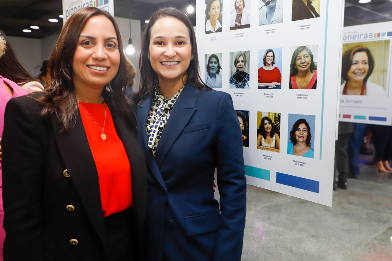 Ingrid Zanella &eacute; homenageada na Exposi&ccedil;&atilde;o Pioneiras no TRE-PE