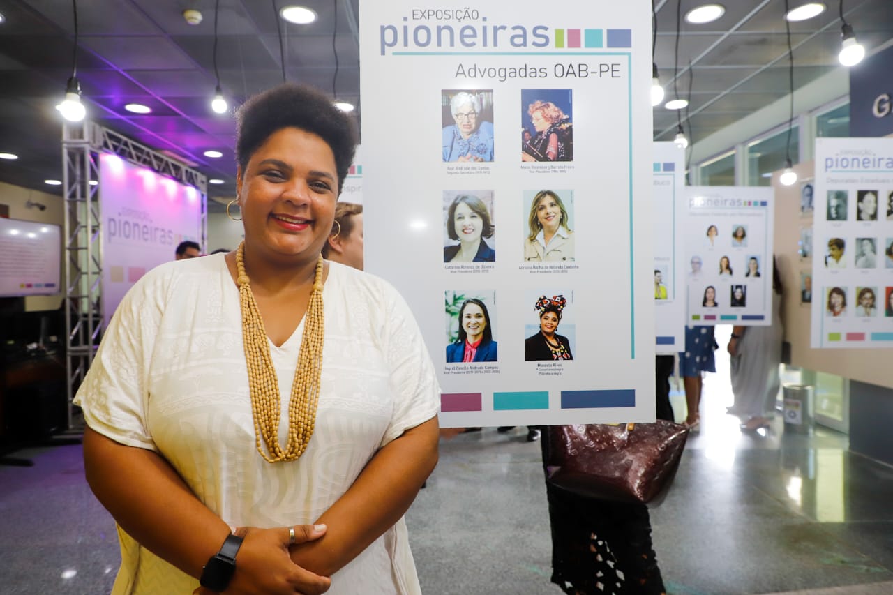 Ingrid Zanella &eacute; homenageada na Exposi&ccedil;&atilde;o Pioneiras no TRE-PE