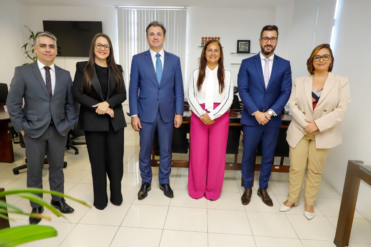 Fernando Ribeiro Lins &eacute; recebido pela secret&aacute;ria de Justi&ccedil;a e leva pautas da advocacia