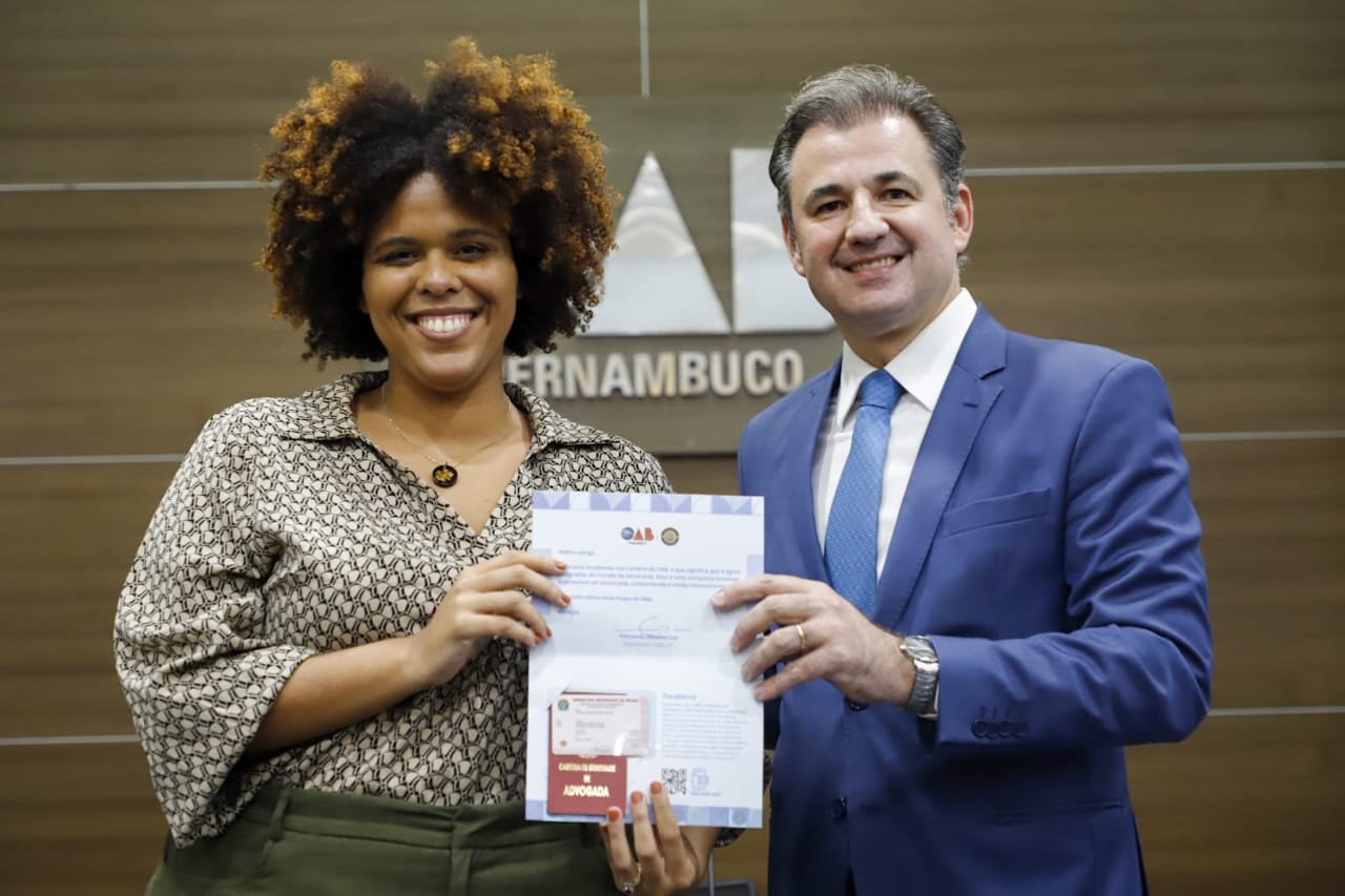 Entrega de carteiras aos novos advogados e advogadas